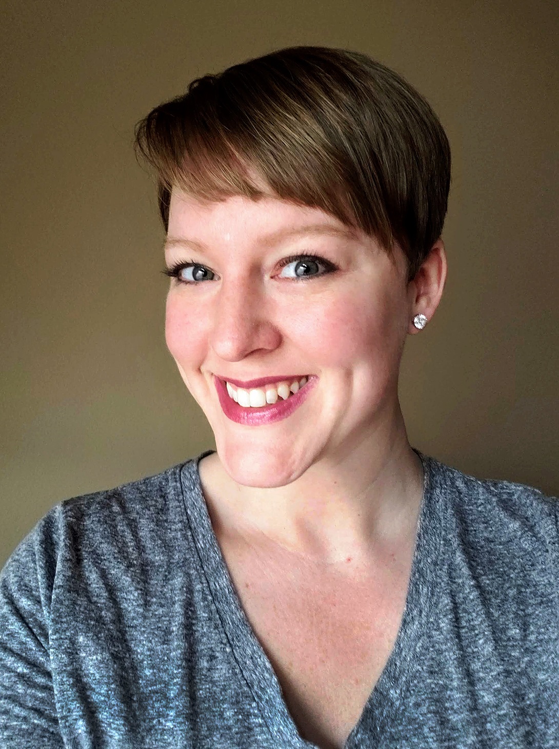 Portrait of a smiling woman with short hair 